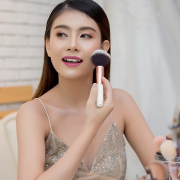 7 Kesalahan Memakai Makeup yang Bikin Wajah Terlihat Tua