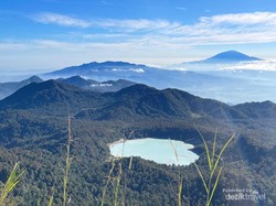 Pendakian Dadakan ke Gunung Sagara, Lelah Terbayar Lautan Awan