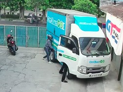 Video: Rekaman CCTV Aksi Pencurian Truk di Duren Sawit Jaktim