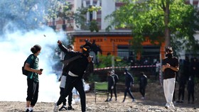Aksi siswa di Prancis meluas, menuntut perbaikan pendidikan. Bentrokan dengan polisi terjadi, ratusan sekolah ditutup akibat demonstrasi yang memanas.