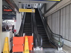 Masih Diperbaiki, Kapan Eskalator Stasiun Duri Bisa Dipakai Anker Lagi?