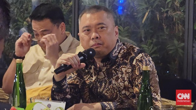 Menteri Perhubungan (Menhub) Dudy Purwagandhi mengungkap impor KRL bekas dari Jepang yang ingin dilakukan PT Kereta Api Indonesia (Persero) atau KAI terbentur aturan maksimal usia kereta.