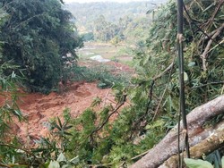 Longsor Putus Jalan Kabupaten di Selacai Ciamis