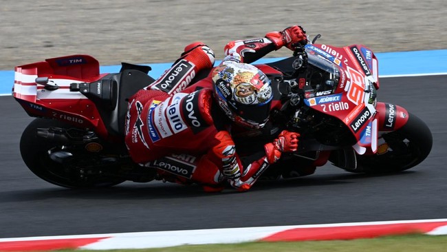Ducati Lenovo Team rider Marc Marquez of Spain rides his motorcycle during the Japanese Grand Prix at the Mobility Resort Motegi in Motegi, Tochigi prefecture on October 3, 2026 (Photo by Toshifumi KITAMURA / AFP)