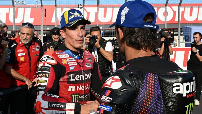 Ducati Lenovo Team rider Marc Marquez of Spain (R) is greeted by Aprilia Racing rider Jorge Martin of Spain (R) during sprint race of MotoGP Japanese Grand Prix at the Mobility Resort Motegi in Motegi, Tochigi prefecture on October 3, 2026. (Photo by