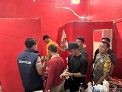 Wanita di Gresik Telepon 110 Usai Bacok Kekasih hingga Tewas