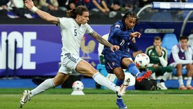 Soccer Football - Nations League - Group A1 - France v Italy - Stade de France, Saint Denis, France - October 2, 2026 Italy's Riccardo Calafiori in action with France's Michael Olise REUTERS/Catherine Steenkeste