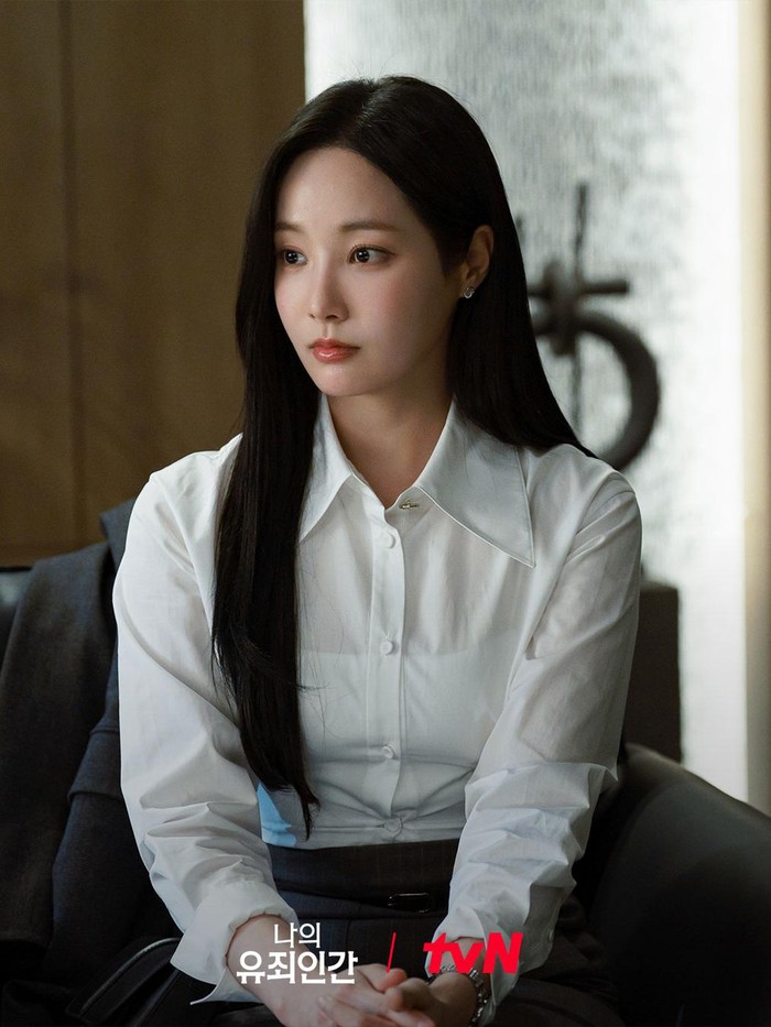 Yeonwoo akan berperan sebagai Lee Hye Jung dalam drama Korea Love in Disguise. Kepribadiannya saat bekerja dan di luar kantor sangat berbanding terbalik. Inilah daya tarik dari karakter yang diperankan oleh Yeonwoo.