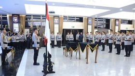 Sebanyak tujuh perwira tinggi (Pati) Polri naik pangkat menjadi Komisaris Jenderal Polisi (Komjen Pol.) dalam Korps Raport kenaikan pangkat yang dipimpin Kapolri Jenderal Suyudi Ario Seto di Rupattama Mabes Polri, Jakarta, Sabtu (3/10) malam.