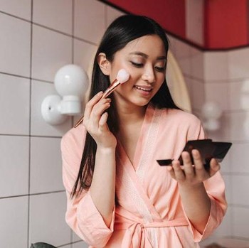 5 Makeup Look yang Cocok Digunakan Saat Musim Hujan