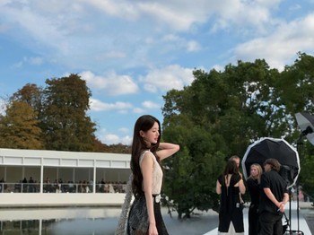 Kali ini, kedatangan artis Korea yang lahir pada 31 Agustus 2004 itu di PFW membuat heboh DIVE, sebutan resmi untuk para penggemar IVE, sampai-sampai menjadi perbincangan hangat di jagat maya./ Foto: instagram.com/for_everyoung10