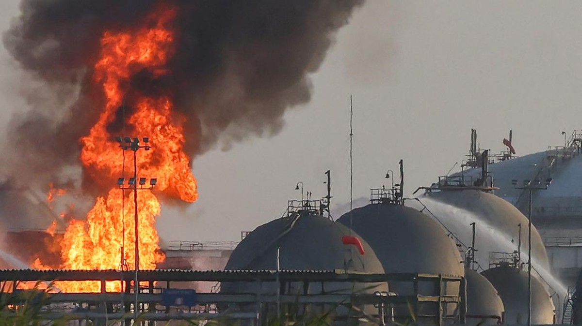 Detik-detik Kebakaran Muncul Dekat Fasilitas Aramco di Riyadh