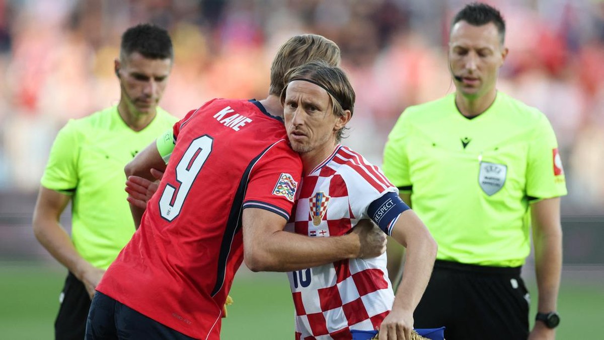Soccer Football - UEFA Nations League - Group A3 - Croatia v England - Stadion HNK Rijeka, Rijeka, Croatia - October 3, 2026 England's Harry Kane with Croatia's Luka Modric before the match Action Images via Reuters/Paul Childs