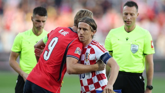 Soccer Football - UEFA Nations League - Group A3 - Croatia v England - Stadion HNK Rijeka, Rijeka, Croatia - October 3, 2026 England's Harry Kane with Croatia's Luka Modric before the match Action Images via Reuters/Paul Childs