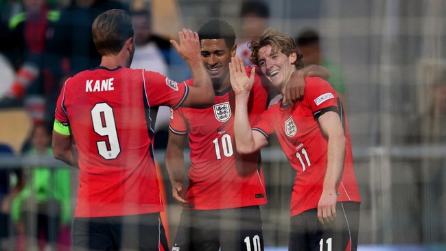 Soccer Football - UEFA Nations League - Group A3 - Croatia v England - Stadion HNK Rijeka, Rijeka, Croatia - October 3, 2026 England's Anthony Gordon celebrates scoring their third goal with Jude Bellingham and Harry Kane Action Images via Reuters/Pa