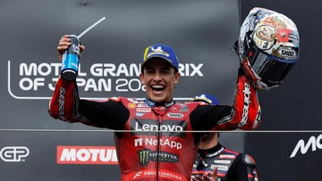 Berita Panas dari Dunia Sport CNN : FOTO: Marc Marquez Pepet Jorge Martin Jelang Garis Finis MotoGP 2026
