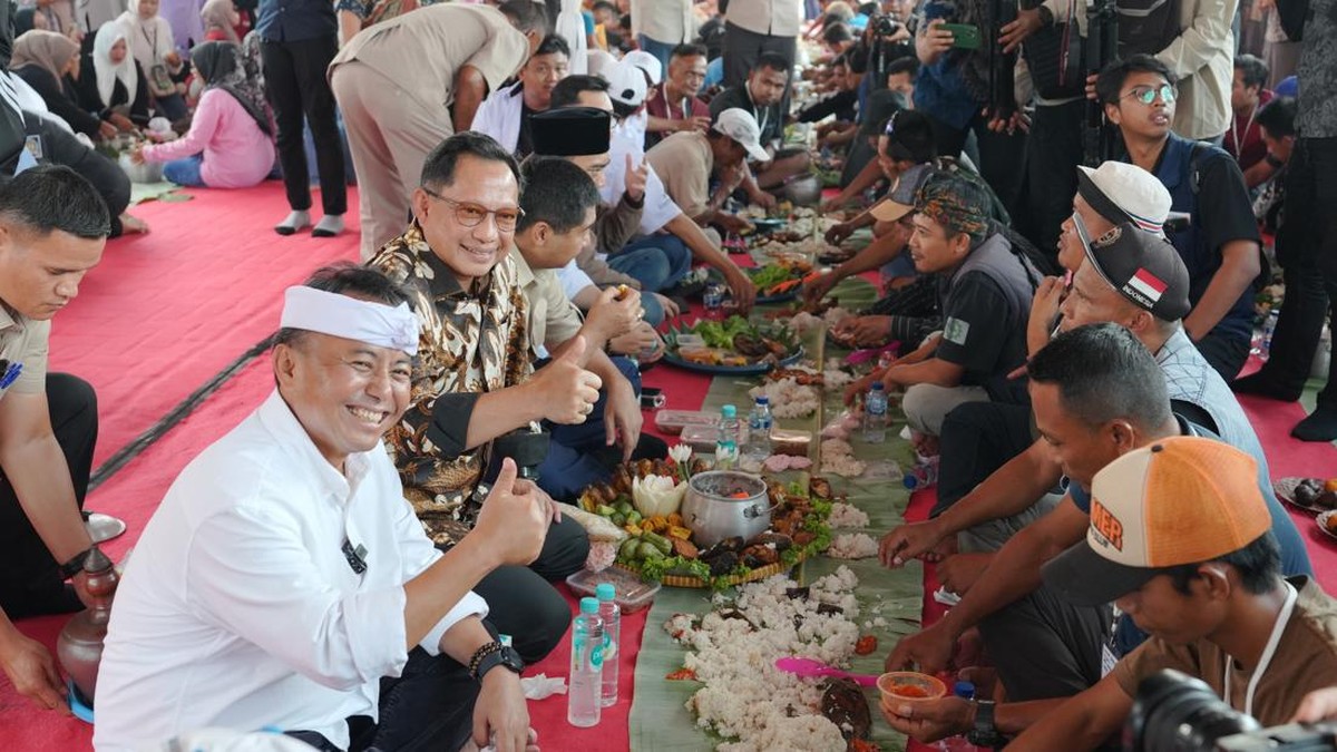Program Gentengisasi: Mendagri Berkumpul dengan Sopir Truk di Purwakarta