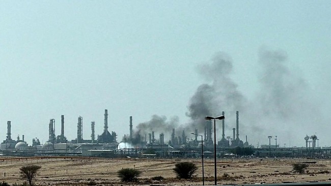 Milisi Houthi Gempur Fasilitas Minyak Arab Saudi