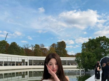 Naikkan antusiasme pegiat fesyen, Paris Fashion Week kembali berlangsung di Kota Cinta alias ibu kota Prancis, menampilkan rangkaian koleksi Womenswear Spring/Summer 2027 dari sederet fashion brand terkemuka./ Foto: instagram.com/for_everyoung10