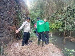 Sungai Yeh Dati Jadi TPS Liar, DLH Tabanan Bersih-Bersih dan Siapkan CCTV
