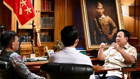 Presiden RI Prabowo Subianto memanggil Kepala Bakom Syahganda Nainggolan dan Wakil Kepala Bakom Fadli Tri Hartono ke Hambalang, Minggu (4/10).