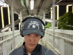 Bukan Blok M atau PIK, Taeyong NCT Keliling Jakarta dan Temukan Warung Kerek