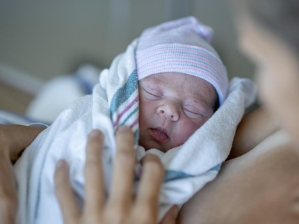 Bayi Lahir dengan Wajah Kena Kotoran? Ternyata Ada Manfaatnya untuk Kesehatan