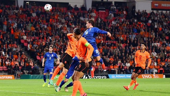 Soccer Football - Nations League - Group A2 - Netherlands v Serbia - Philips Stadion, Eindhoven, Netherlands - October 4, 2026 Serbia's Mihajlo Cvetkovic scores their first goal REUTERS/Piroschka Van De Wouw