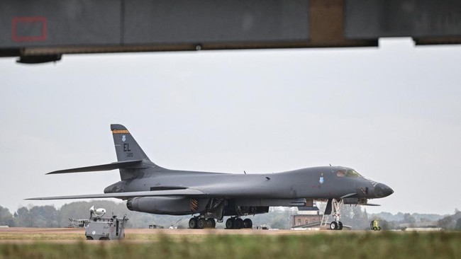 (FILES) A US Air Force B-1 Lancer bomber is pictured on the tarmac at RAF Fairford base in Fairford, south-west England on September 27, 2026. The Pentagon confirmed reports on October 4, 2026 that the United States has withdrawn all B-1 bomber plane