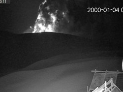 Anak Krakatau Erupsi 2 Kali pada Malam Ini, Abu Vulkanik Bergerak ke Barat Laut