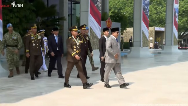 Presiden Prabowo hadiri upacara Peringatan HUT ke-81 Tentara Nasional Indonesia di Lapangan Mabes TNI, Cilangkap, Jakarta, Senin (5/10/2026).