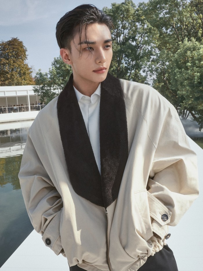 Hyunjin pun kini menjadi wajah familier yang kehadirannya selalu dinanti di peragaan busana Dior di Paris Fashion Week atau disingkat PFW, tak terkecuali selama pekan mode kali ini./ Foto: instagram.com/voguekorea