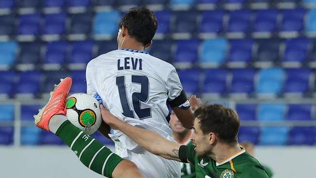 Republic of Ireland's midfielder #06 Jayson Molumby (R) and Israel's midfielder #12 Yarin Levi (L) fight for the ball during the UEFA Nations League Group B3 football match between the Republic of Ireland and Israel at the TSC Arena in Backa Topola o
