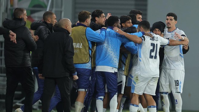 Israel's players celebrate after scoring their first goal during the UEFA Nations League Group B3 football match between the Republic of Ireland and Israel at the TSC Arena in Backa Topola on October 4, 2026. (Photo by Pedja Milosavljevic / AFP)
