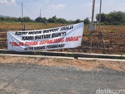 Jalan di Bumirejo Pati Rusak Parah, Warga Pasang Spanduk Protes