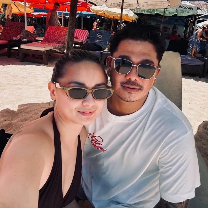 <p>Kabar tersebut dibagikan langsung oleh Joanna melalui beberapa potret yang diunggah di akun Instagram pribadinya. Keduanya terlihat menghabiskan waktu bersama di pinggir pantai.&nbsp;(Foto: Instagram @joannaalexandra)</p>