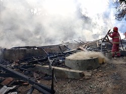 Rumah Bantuan Tsunami 2006 di Pangandaran Ludes Dilalap Api