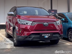 Video Ketemu Langsung Innova Listrik di Karawang!