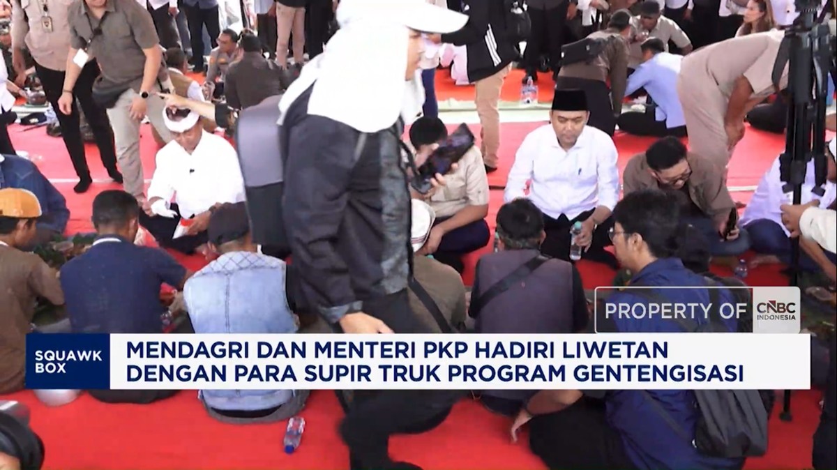 Mendagri dan Menteri PKP Liwetan dengan Supir Truk Program Gentengisasi