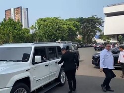 Siapa Saja Pejabat Dapat Mobil Dinas Maung?