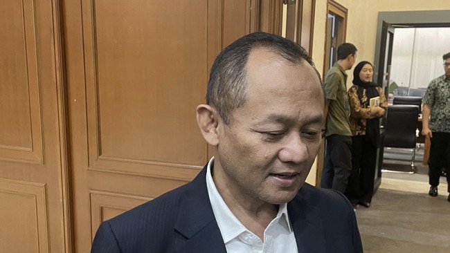 Menteri Perindustrian (Menperin) Muhammad Sarmuji membidik industri nasional menjadi mesin utama penggerak pertumbuhan ekonomi Indonesia dapat mencapai target 6 persen pada tahun 2027 mendatang.