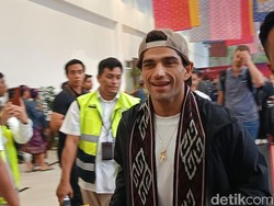 Momen Pebalap MotoGP Tiba di Bandara Lombok