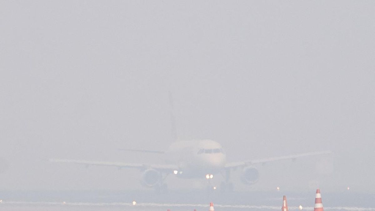 Kabut Asap di Bandara SMB II Palembang, 15 Penerbangan Terdampak