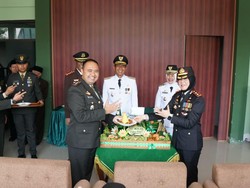 Tak Sekadar Hadir, Kapolres Bojonegoro Bawa Kejutan di HUT ke-81 TNI