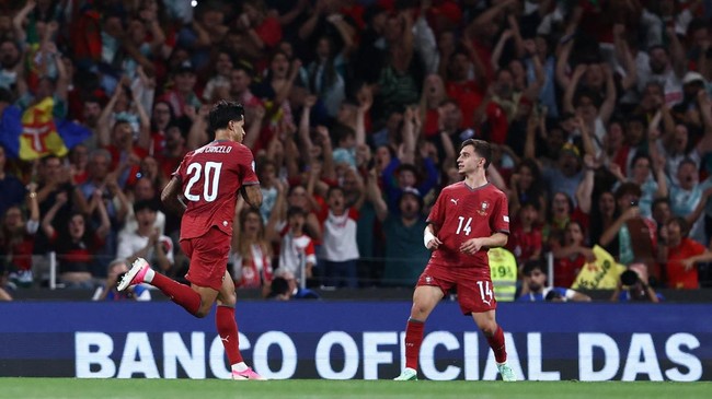 Soccer Football - Nations League - Group A4 - Portugal v Norway - Estadio do Dragao, Porto, Portugal - October 4, 2026 Portugal's Joao Cancelo celebrates scoring their first goal with Francisco Conceicao REUTERS/Rodrigo Antunes