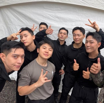 Kim Young Dae hingga Woozi SEVENTEEN Tampilkan Dance Medley di Festival Militer untuk Rayakan Hari Tentara