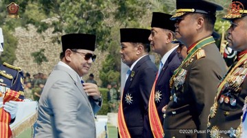 Prabowo Beri Tanda Kehormatan ke Pejabat TNI dan Tokoh Negara