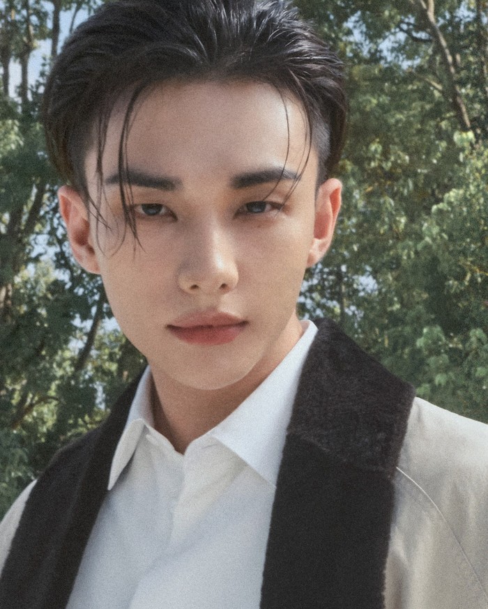 Rumah mode mewah asal Prancis tersebut pun tentunya mengundang sederet nama besar. Nah, anggota Stray Kids dengan marga Hwang, yakni Hyunjin, masuk dalam jajaran bintang ternama yang hadir di peragaan busana Dior./ Foto: instagram.com/voguekorea