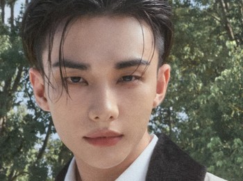 Rumah mode mewah asal Prancis tersebut pun tentunya mengundang sederet nama besar. Nah, anggota Stray Kids dengan marga Hwang, yakni Hyunjin, masuk dalam jajaran bintang ternama yang hadir di peragaan busana Dior./ Foto: instagram.com/voguekorea