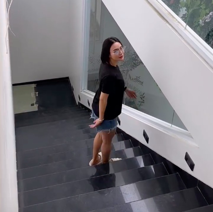 <p>Meski membutuhkan waktu dan dilakukan secara bertahap, ia tetap bersyukur karena impian sederhana itu akhirnya mendekati kenyataan. &ldquo;Gapapa lama. Gapapa pelan-pelan, yang penting sama-sama. Mimpinya sederhana, semoga selamanya,&rdquo; tulis Wika, dikutip dari laman Instagram <em>@wikasalim,</em> Senin (5/10/2026).&nbsp;(Foto: Instagram @wikasalim)</p>